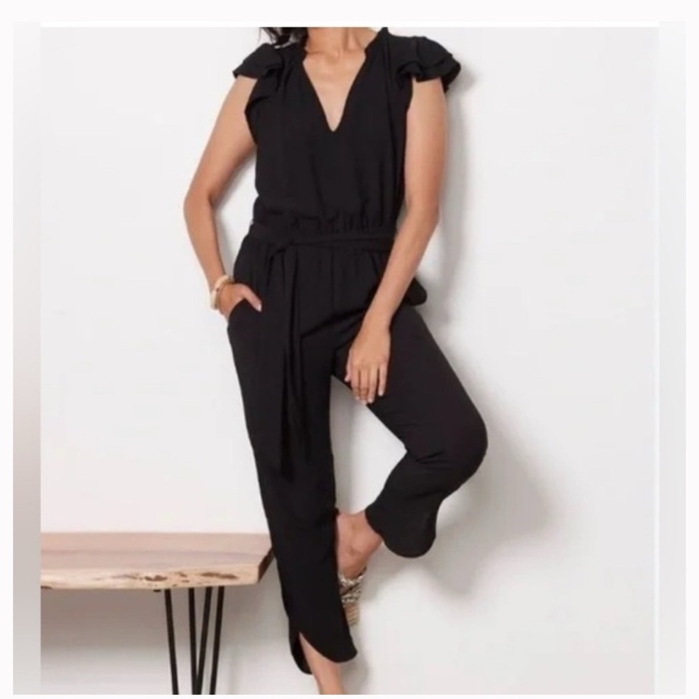 Evereve sierra jumpsuit in black XS.